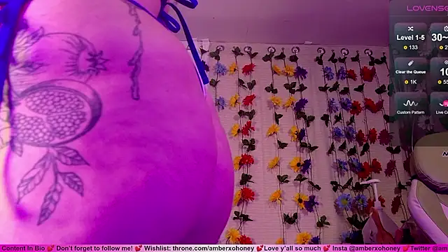 Snapshot of amberxoxhoney chatting on 03/23/26, 01:20 amberxoxhoney online show from 03/23/26, 01:20