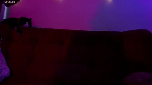 Snapshot of ohpetitemuse chatting on 11/19/25, 03:23 ohpetitemuse online show from 11/19/25, 03:23