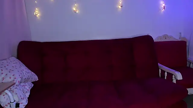 Snapshot of ohpetitemuse chatting on 12/03/25, 08:40 ohpetitemuse online show from 12/03/25, 08:40