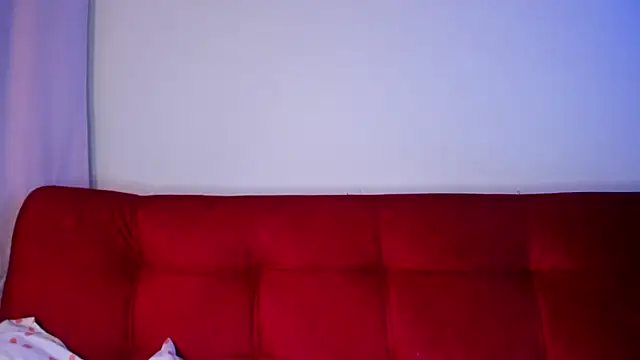 Snapshot of ohpetitemuse chatting on 04/17/26, 06:00 ohpetitemuse online show from 04/17/26, 06:00