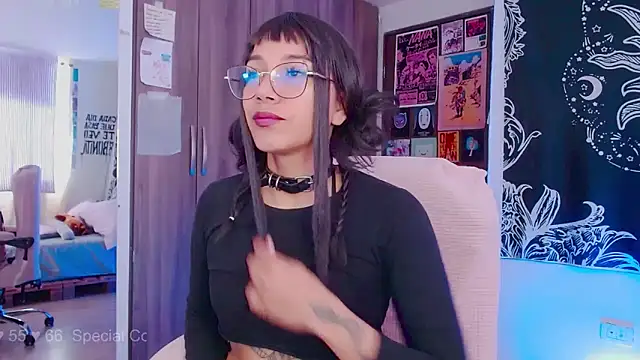 Snapshot of melissahowl chatting on 09/13/25, 05:46 melissahowl online show from 09/13/25, 05:46