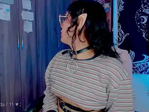 melissahowl online show from 10/28/25, 01:58