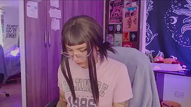 Snapshot of melissahowl chatting on 11/24/25, 02:28 melissahowl online show from 11/24/25, 02:28