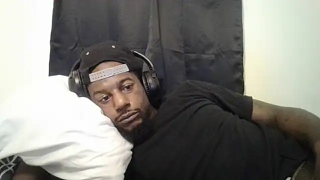 Snapshot of DreamvilleINC chatting on 09/09/25, 06:13 DreamvilleINC online show from 09/09/25, 06:13