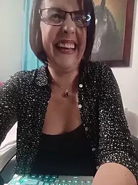 Snapshot of IsisBlake chatting on 04/13/26, 02:06 IsisBlake online show from 04/13/26, 02:06