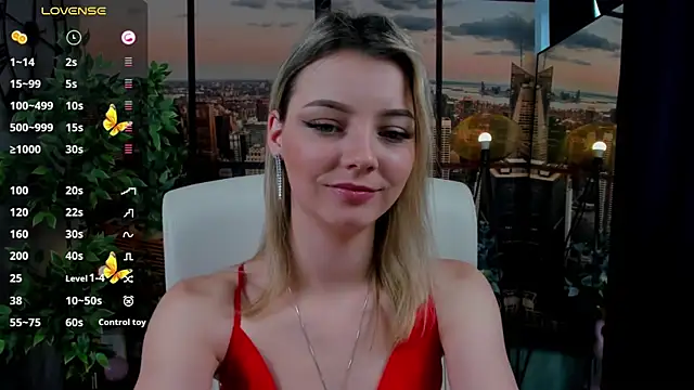 pretty little thing online show from 12/06/24, 10:16