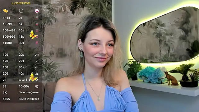 pretty little thing online show from 01/13/25, 11:49