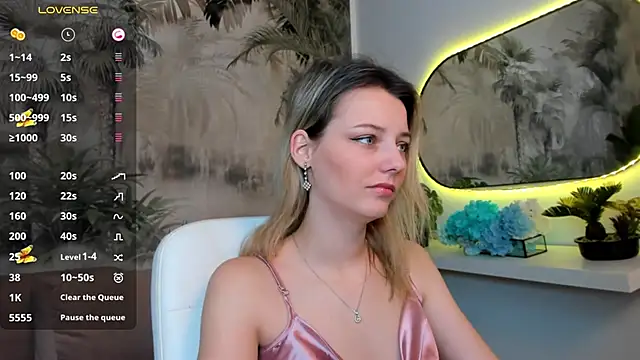 pretty little thing online show from 01/15/25, 04:21