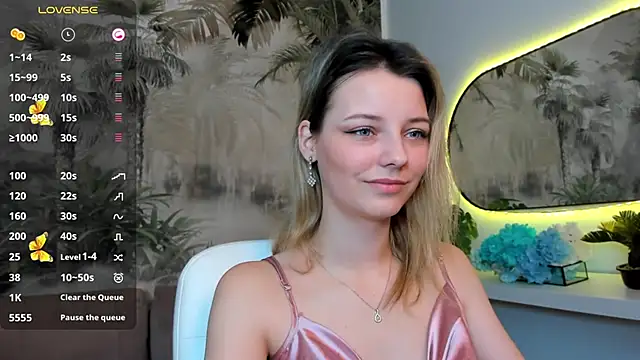 pretty little thing online show from 01/15/25, 07:23