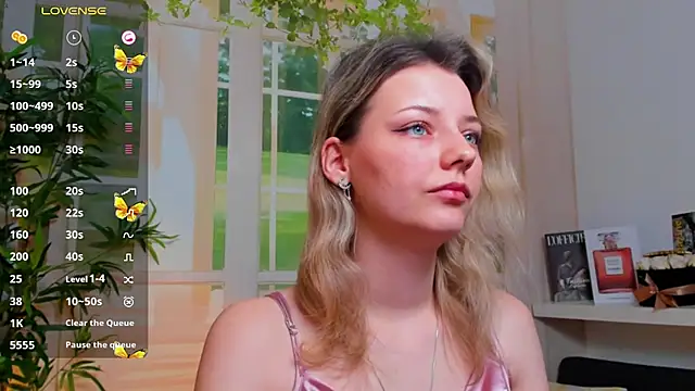 pretty little thing online show from 01/29/25, 11:35