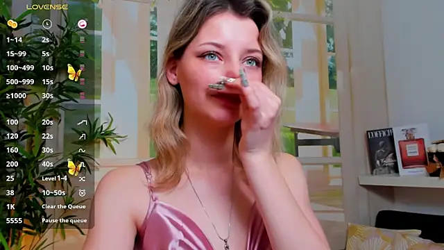 pretty little thing online show from 01/30/25, 02:38