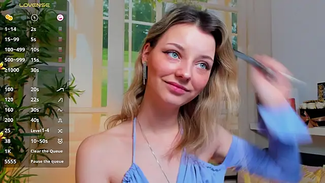 pretty little thing online show from 01/31/25, 09:48