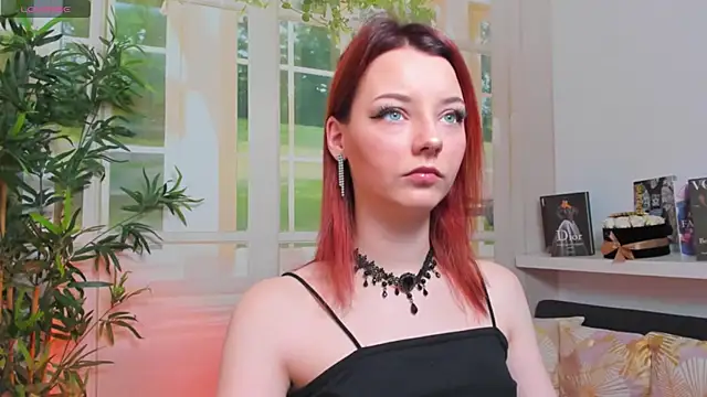 pretty little thing online show from 02/12/25, 01:48