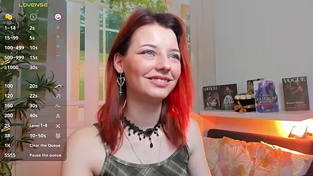 pretty little thing online show from 02/14/25, 10:47