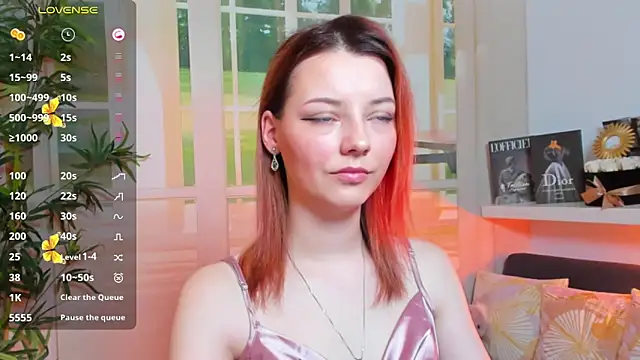 pretty little thing online show from 03/05/25, 01:39