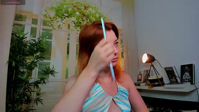 pretty little thing online show from 09/30/25, 05:12