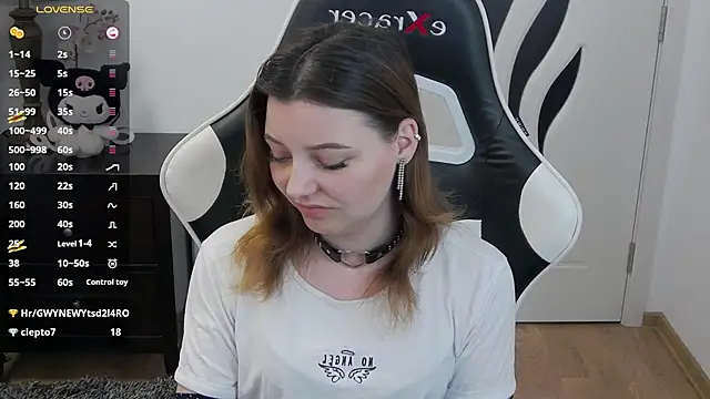 Snapshot of pretty_little_thing chatting on 05/31/26, 06:31 pretty little thing online show from 05/31/26, 06:31