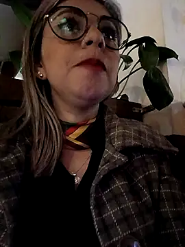 Snapshot of Cata_Office-12 chatting on 12/03/24, 12:02 Cata Office-12 online show from 12/03/24, 12:02