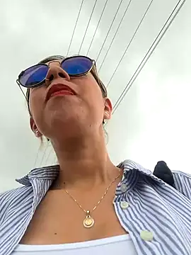 Snapshot of Cata_Office-12 chatting on 12/15/24, 05:10 Cata Office-12 online show from 12/15/24, 05:10