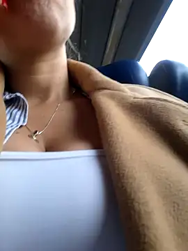 Snapshot of Cata_Office-12 chatting on 12/15/24, 09:31 Cata Office-12 online show from 12/15/24, 09:31