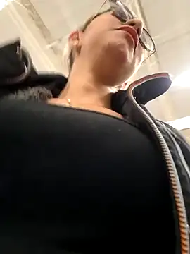 Snapshot of Cata_Office-12 chatting on 12/18/24, 06:03 Cata Office-12 online show from 12/18/24, 06:03