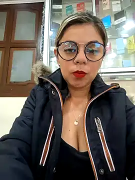 Snapshot of Cata_Office-12 chatting on 12/18/24, 09:08 Cata Office-12 online show from 12/18/24, 09:08