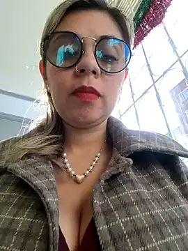 Snapshot of Cata_Office-12 chatting on 12/20/24, 01:22 Cata Office-12 online show from 12/20/24, 01:22