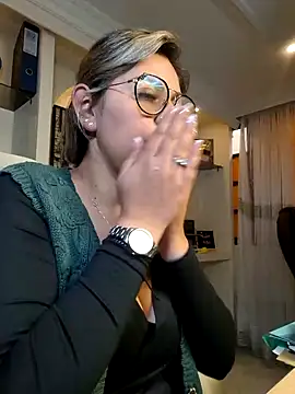 Snapshot of Cata_Office-12 chatting on 12/21/24, 03:09 Cata Office-12 online show from 12/21/24, 03:09