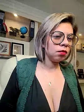 Snapshot of Cata_Office-12 chatting on 12/21/24, 06:12 Cata Office-12 online show from 12/21/24, 06:12