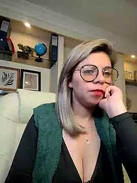 Snapshot of Cata_Office-12 chatting on 12/21/24, 09:36 Cata Office-12 online show from 12/21/24, 09:36