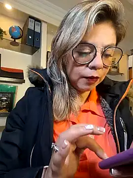 Snapshot of Cata_Office-12 chatting on 12/26/24, 02:48 Cata Office-12 online show from 12/26/24, 02:48