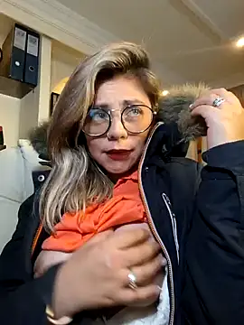 Snapshot of Cata_Office-12 chatting on 12/26/24, 05:51 Cata Office-12 online show from 12/26/24, 05:51