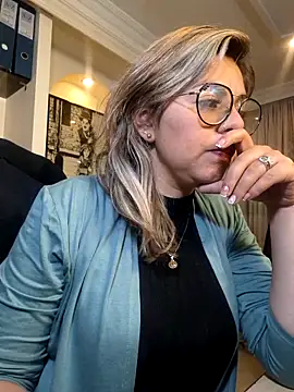 Snapshot of Cata_Office-12 chatting on 12/27/24, 07:35 Cata Office-12 online show from 12/27/24, 07:35