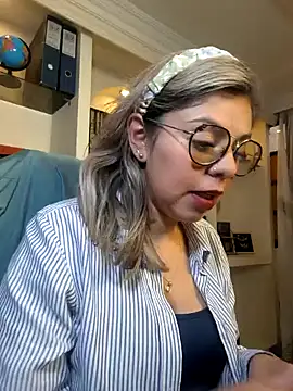 Snapshot of Cata_Office-12 chatting on 12/28/24, 03:15 Cata Office-12 online show from 12/28/24, 03:15