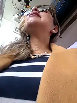 Snapshot of Cata_Office-12 chatting on 01/03/25, 11:12 Cata Office-12 online show from 01/03/25, 11:12