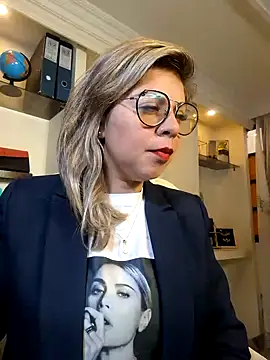 Snapshot of Cata_Office-12 chatting on 01/08/25, 02:25 Cata Office-12 online show from 01/08/25, 02:25