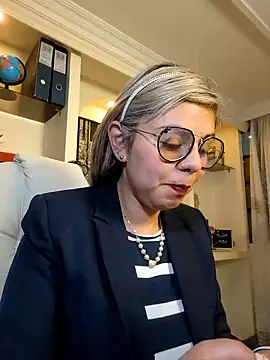 Snapshot of Cata_Office-12 chatting on 01/21/25, 09:46 Cata Office-12 online show from 01/21/25, 09:46