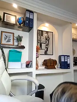 Snapshot of Cata_Office-12 chatting on 01/23/25, 08:35 Cata Office-12 online show from 01/23/25, 08:35