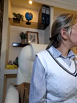 Snapshot of Cata_Office-12 chatting on 01/24/25, 08:22 Cata Office-12 online show from 01/24/25, 08:22