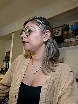 Snapshot of Cata_Office-12 chatting on 01/25/25, 02:36 Cata Office-12 online show from 01/25/25, 02:36