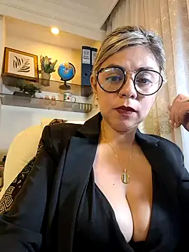 Snapshot of Cata_Office-12 chatting on 01/27/25, 05:04 Cata Office-12 online show from 01/27/25, 05:04