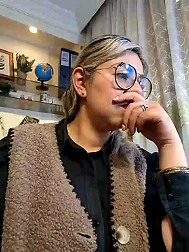 Snapshot of Cata_Office-12 chatting on 01/30/25, 02:15 Cata Office-12 online show from 01/30/25, 02:15