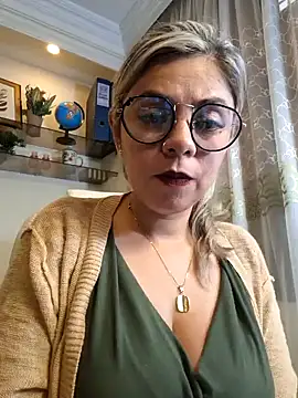 Snapshot of Cata_Office-12 chatting on 01/31/25, 07:51 Cata Office-12 online show from 01/31/25, 07:51