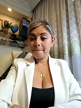 Snapshot of Cata_Office-12 chatting on 02/06/25, 01:54 Cata Office-12 online show from 02/06/25, 01:54