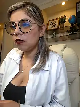 Snapshot of Cata_Office-12 chatting on 02/10/25, 08:00 Cata Office-12 online show from 02/10/25, 08:00