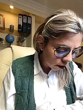 Snapshot of Cata_Office-12 chatting on 02/12/25, 08:50 Cata Office-12 online show from 02/12/25, 08:50