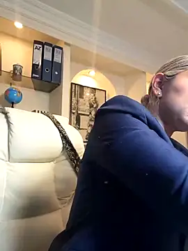 Snapshot of Cata_Office-12 chatting on 02/14/25, 04:20 Cata Office-12 online show from 02/14/25, 04:20