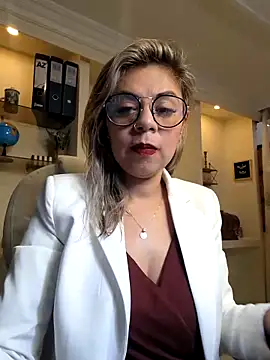 Snapshot of Cata_Office-12 chatting on 02/15/25, 02:33 Cata Office-12 online show from 02/15/25, 02:33