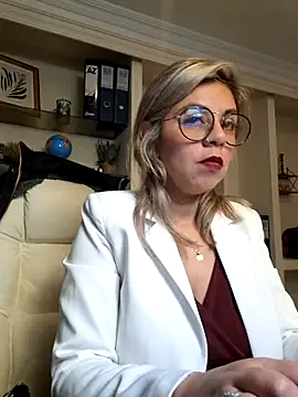 Snapshot of Cata_Office-12 chatting on 02/15/25, 08:43 Cata Office-12 online show from 02/15/25, 08:43