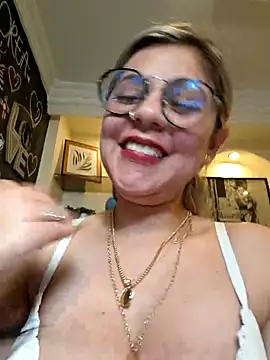 Snapshot of Cata_Office-12 chatting on 02/17/25, 09:08 Cata Office-12 online show from 02/17/25, 09:08